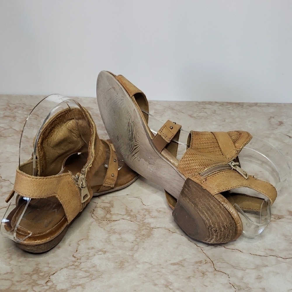 Stylish Tan Sandals for Women - Picture 6 of 7